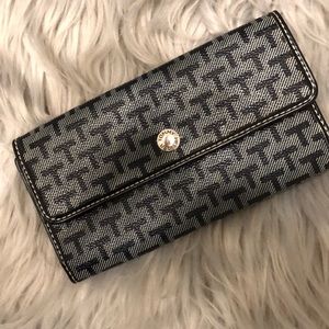 Tommy Hilfiger leather wallet